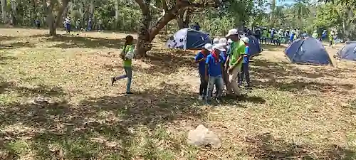 Grupo llegando al campamento